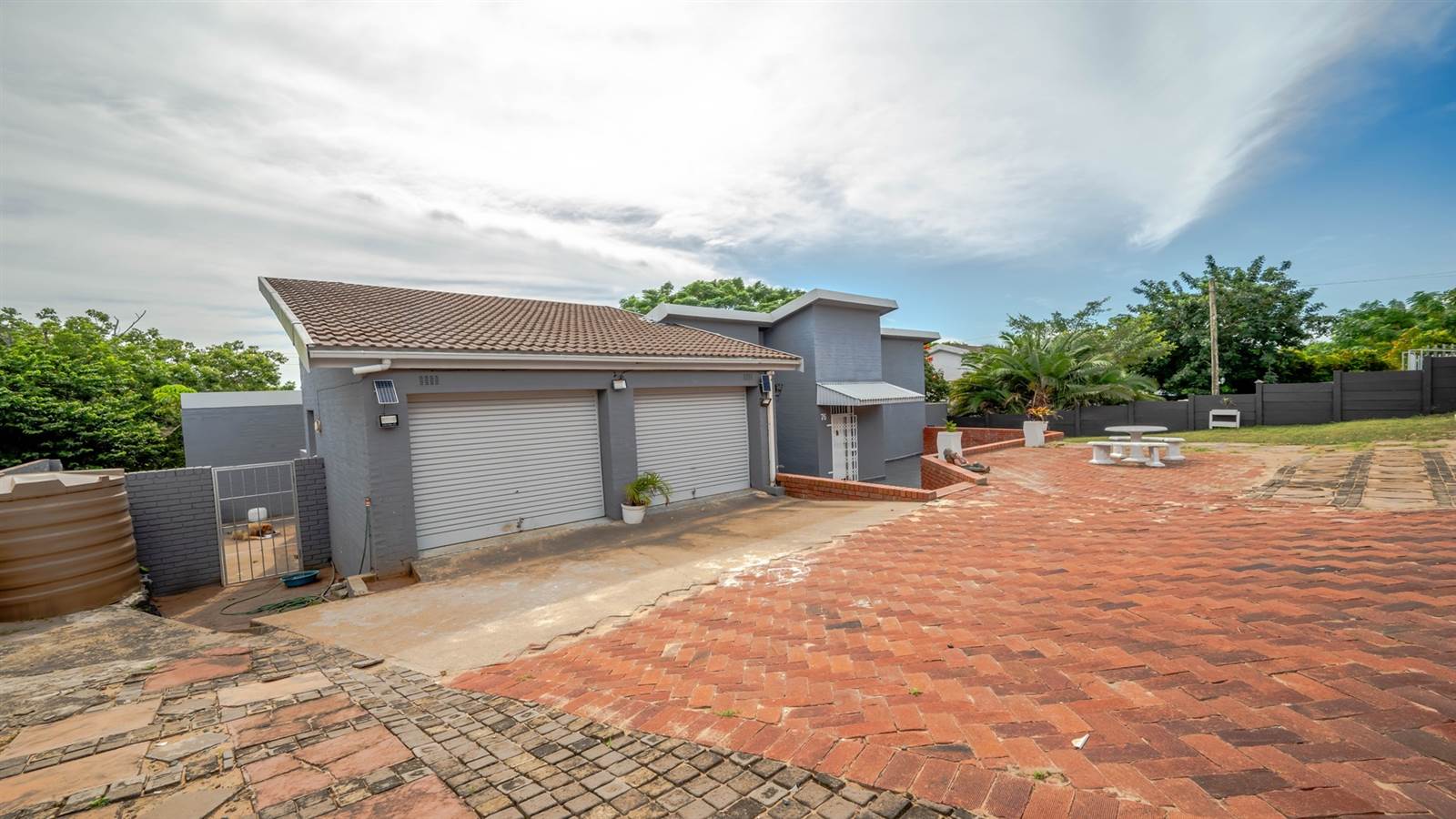 3 Bed House in Blythedale Beach photo number 3