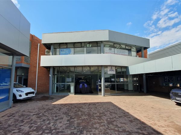 32  m² Commercial space