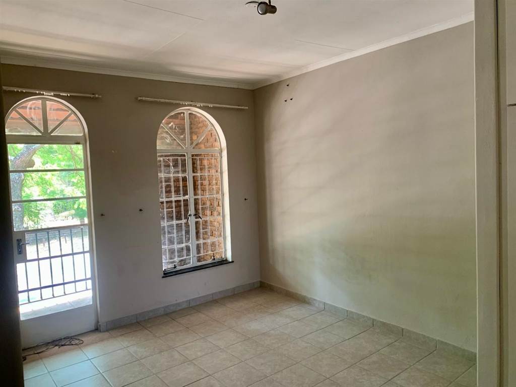 2 Bed Townhouse in Polokwane Central photo number 5