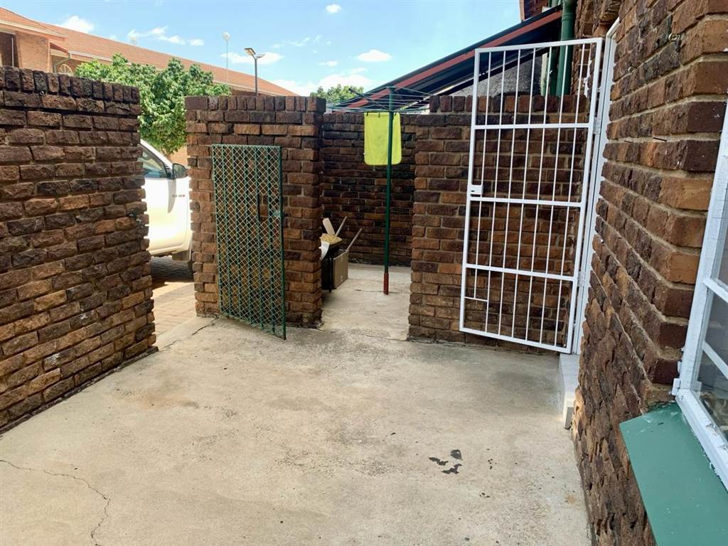 2 Bed Townhouse in Polokwane Central photo number 18
