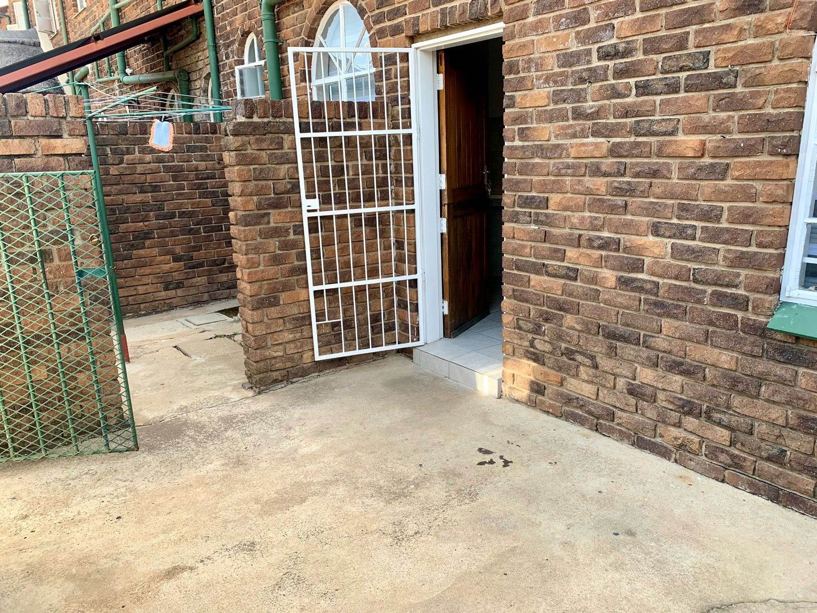 2 Bed Townhouse in Polokwane Central photo number 17