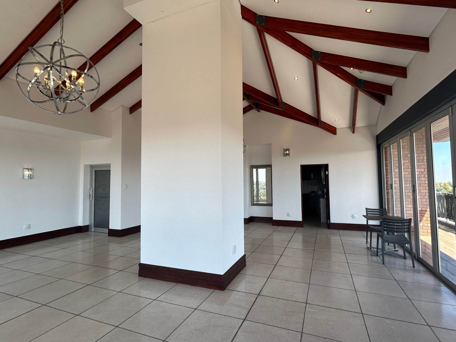 2 Bed Penthouse in Witbank Central photo number 4