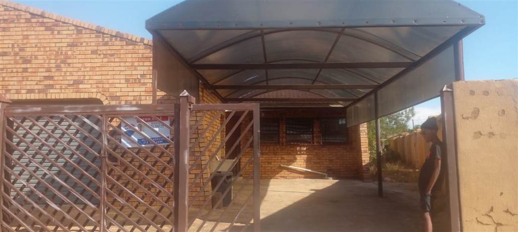 3 Bed House in Lethlabile photo number 1