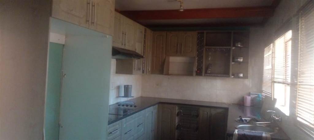 3 Bed House in Lethlabile photo number 7