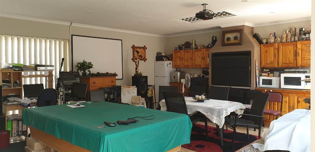 6 Bed House in Secunda photo number 18