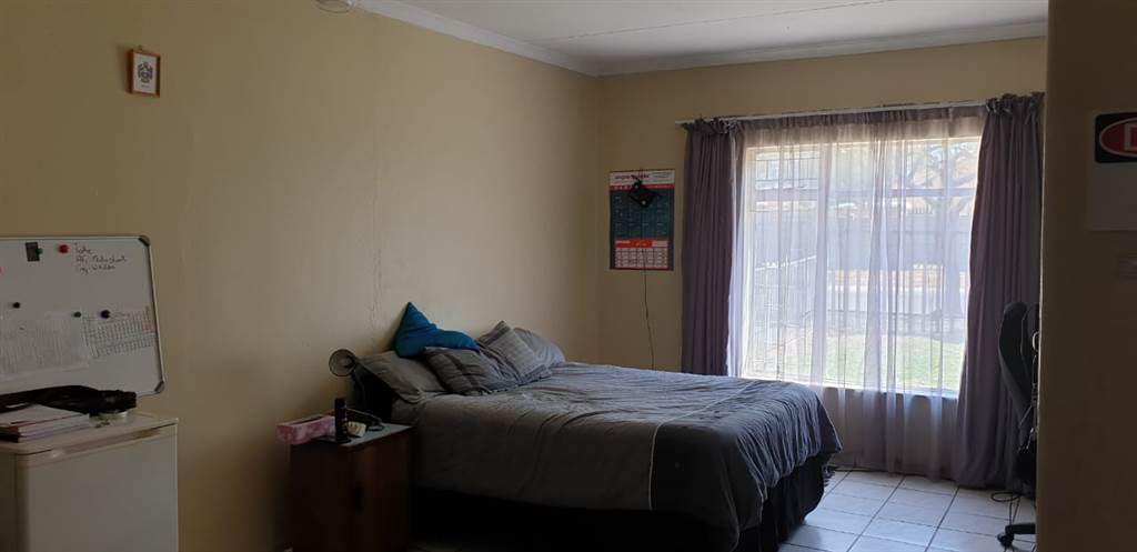 6 Bed House in Secunda photo number 9
