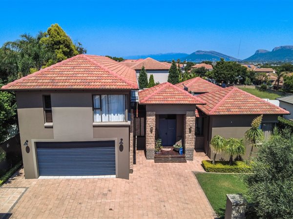 4 Bedroom House 4 Bedroom House