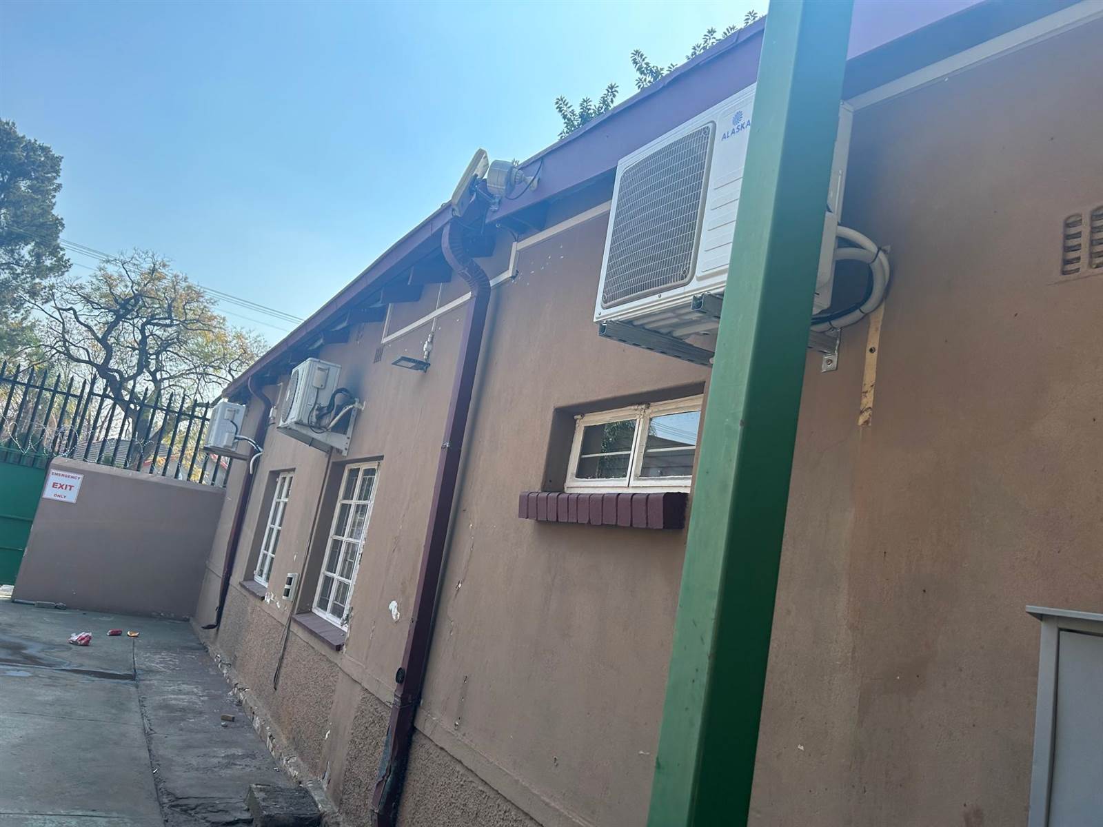 350  m² Office Space in Rustenburg Central photo number 16