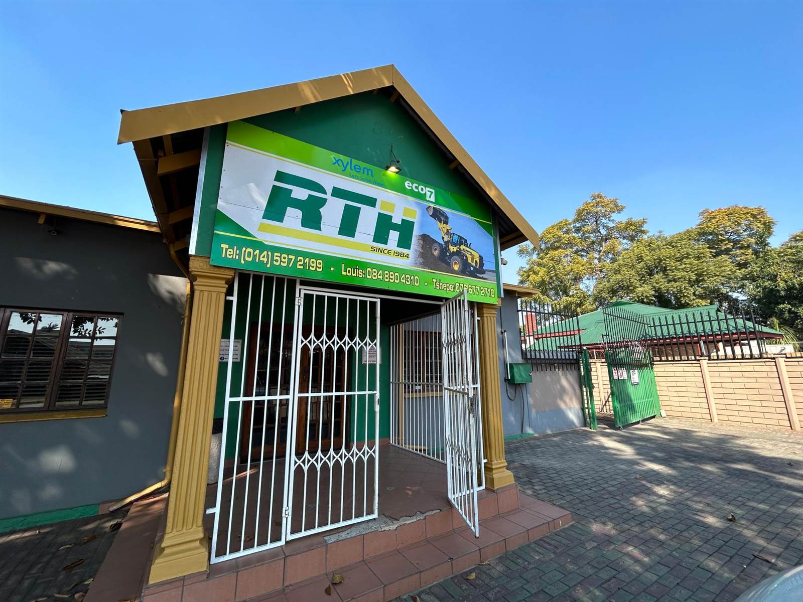 350  m² Office Space in Rustenburg Central photo number 1