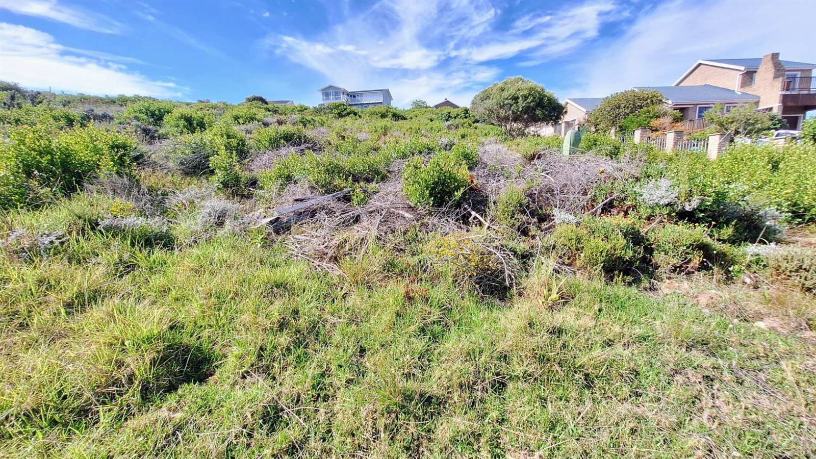 896 m² Land available in Dana Bay photo number 3