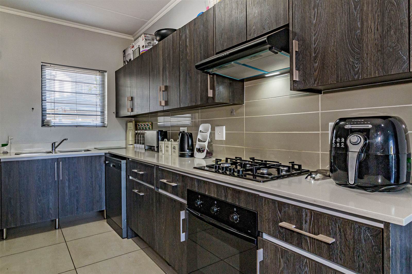 3 Bed Apartment in Somerset West Central photo number 5