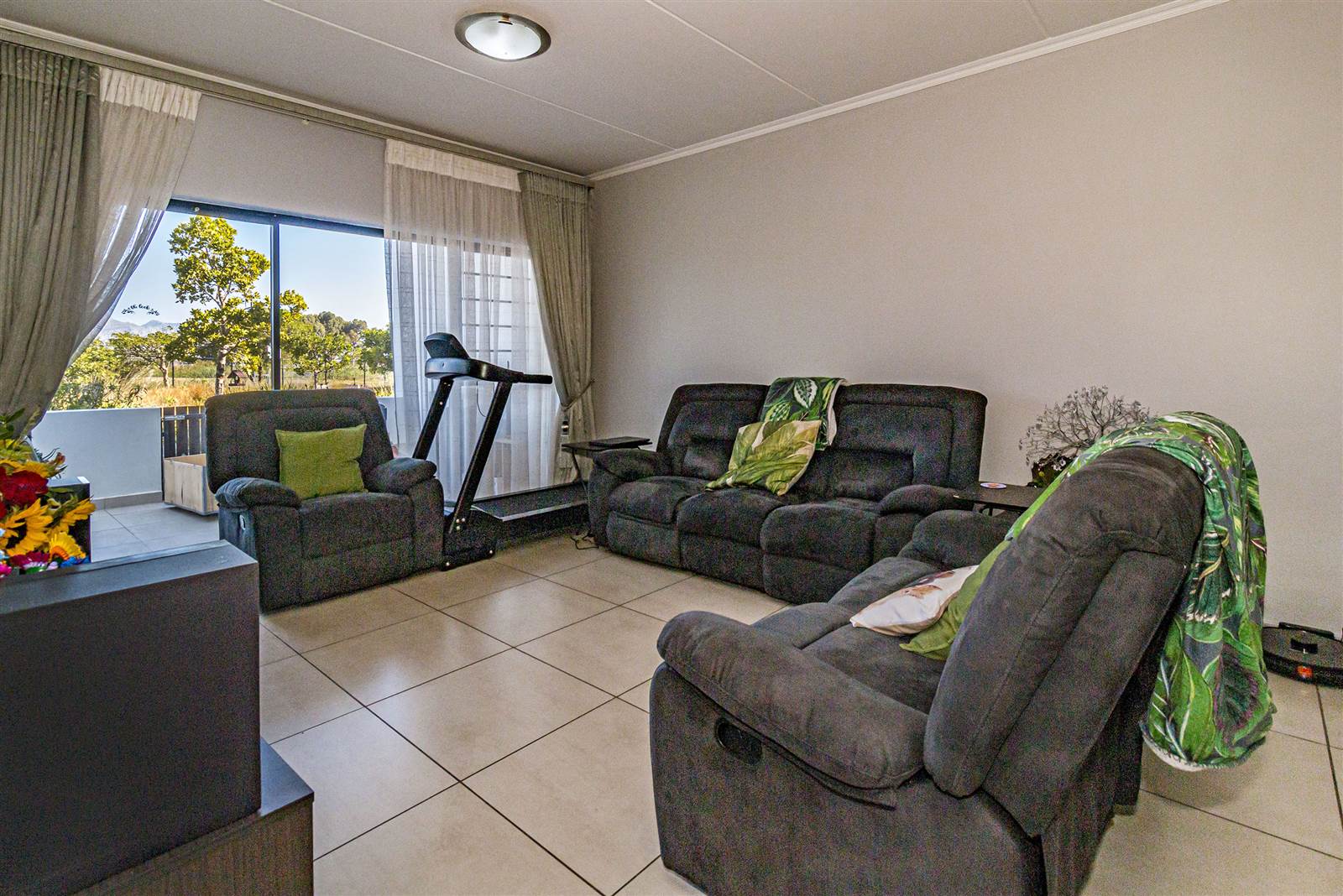 3 Bed Apartment in Somerset West Central photo number 7
