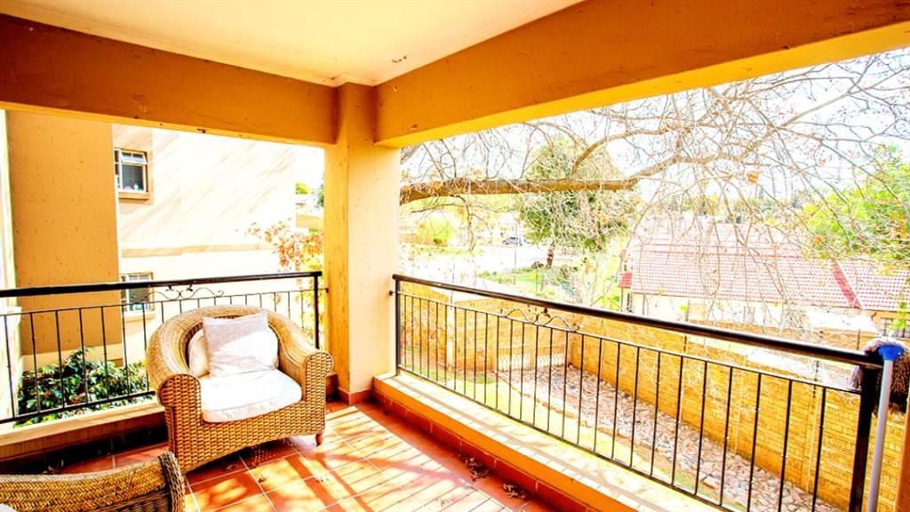 2 Bed Townhouse in Meredale photo number 7