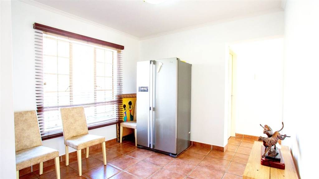 2 Bed Townhouse in Meredale photo number 8