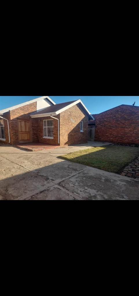 3 Bed House in Pimville photo number 4