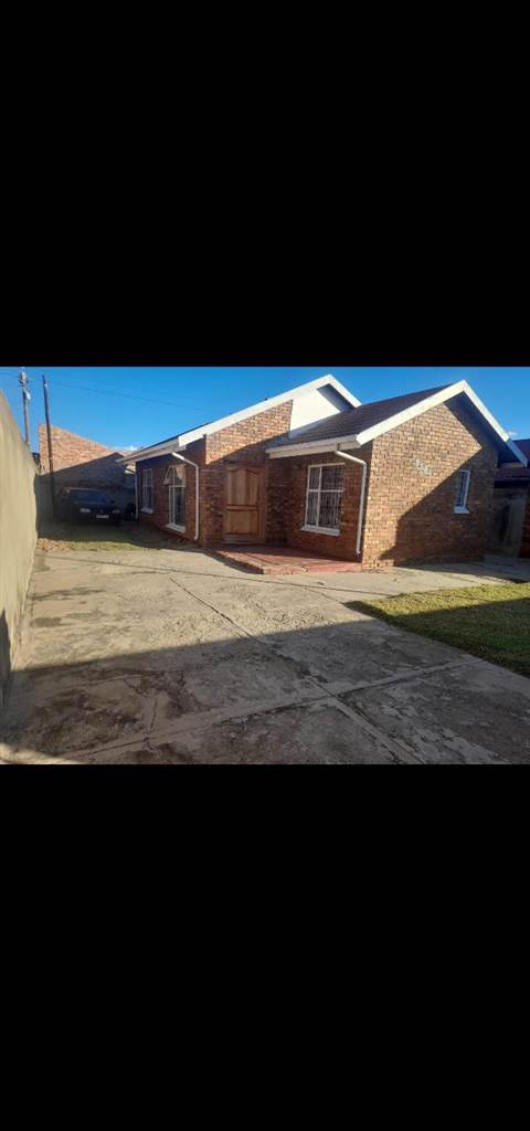 3 Bed House in Pimville photo number 3