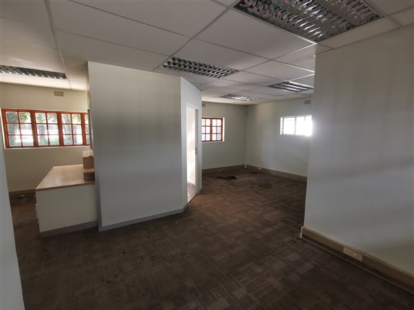 210  m² Commercial space