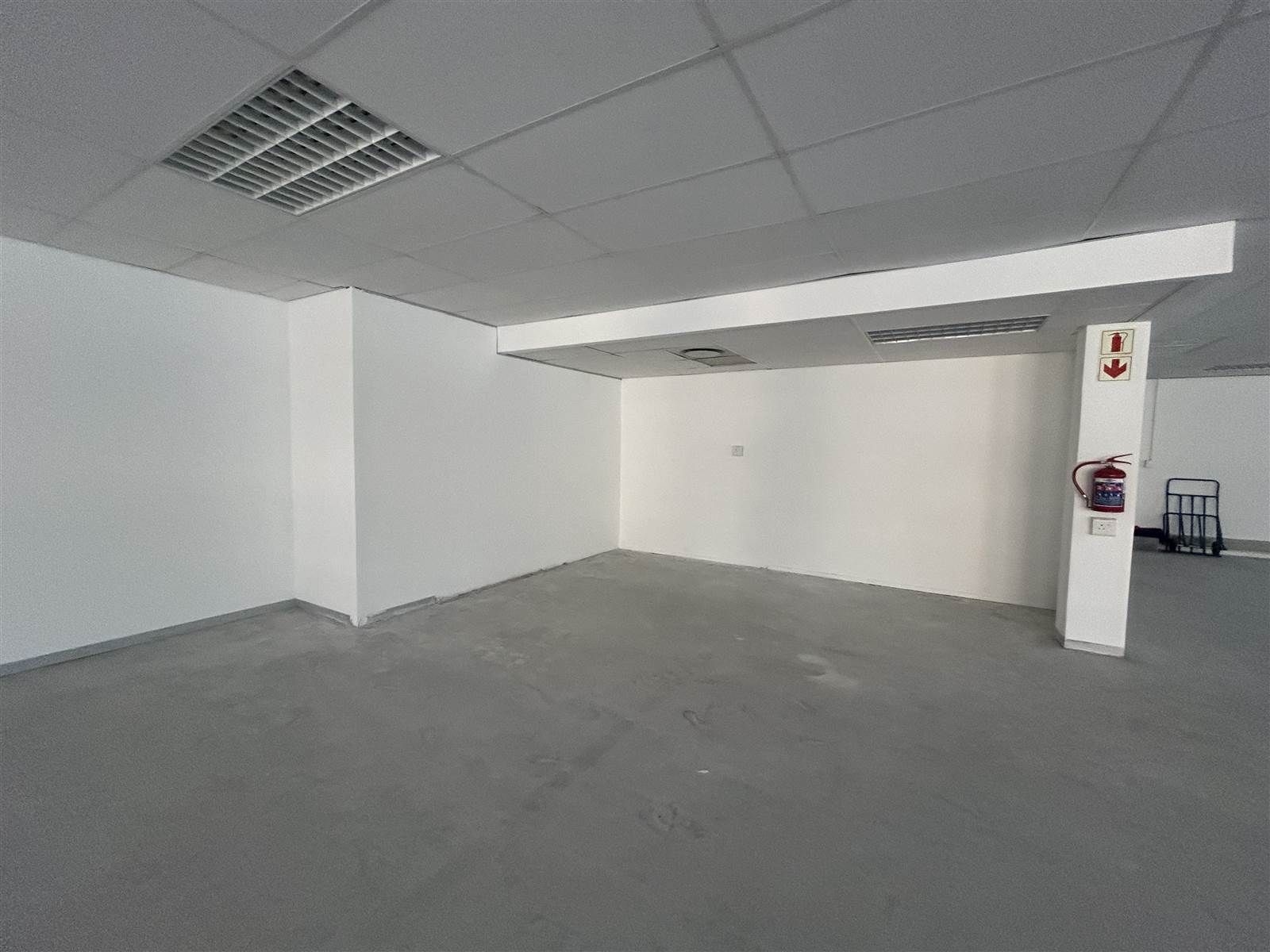 406  m² Commercial space in Plattekloof photo number 12