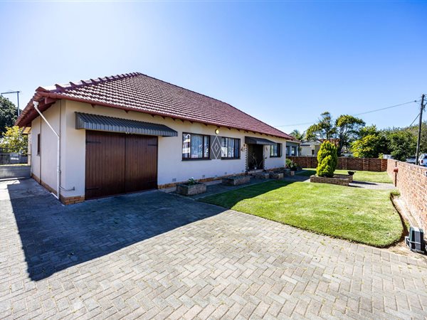 4 Bedroom House 4 Bedroom House