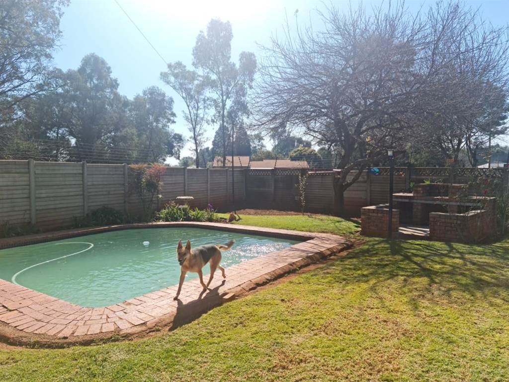 3 Bed House in Benoni AH photo number 2