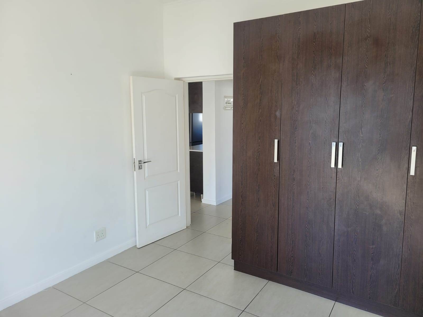 2 Bed Apartment in Greenstone Hill photo number 5
