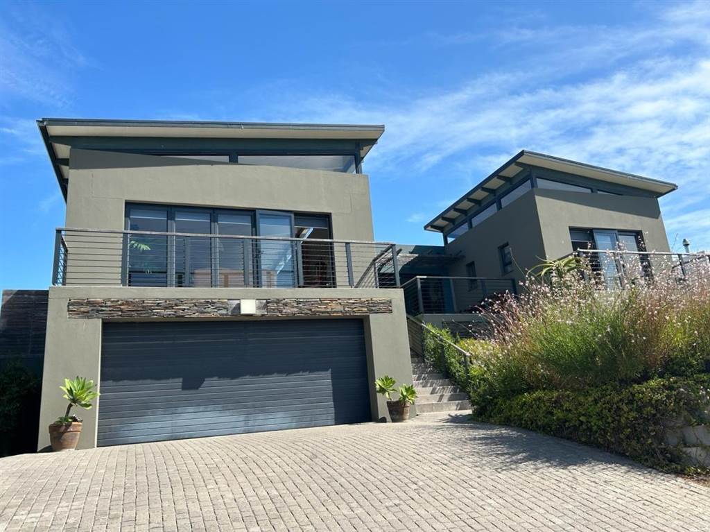 4 Bed House in Oubaai and surrounds photo number 1