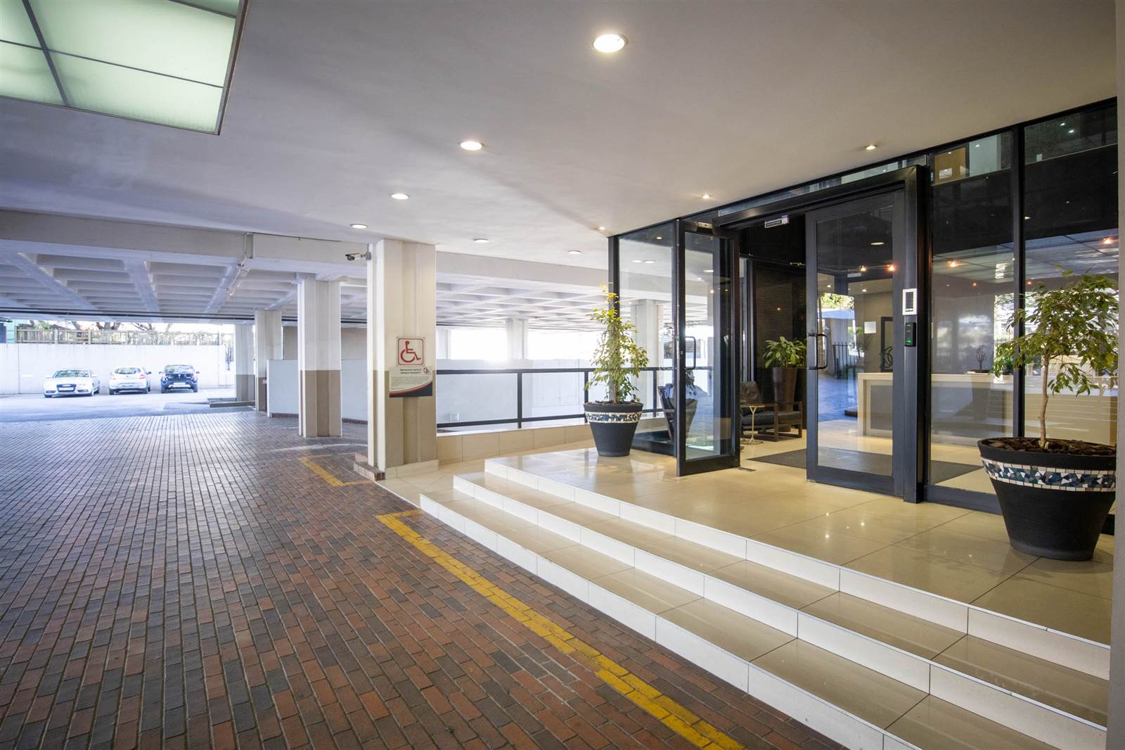 650  m² Commercial space in Rosebank photo number 4
