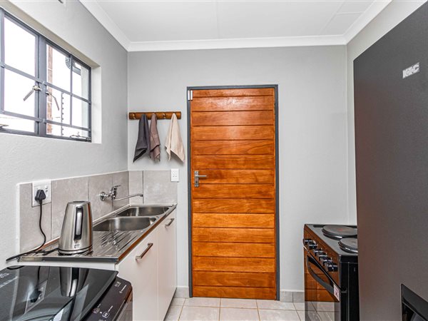 2 Bed House in Moretele View