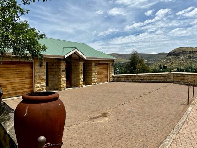 6 Bed House in Clarens photo number 6