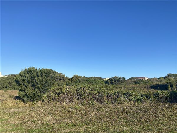 825 m² Land