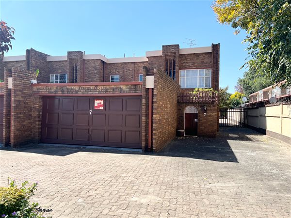 3 Bed Duplex in Brentwood Park
