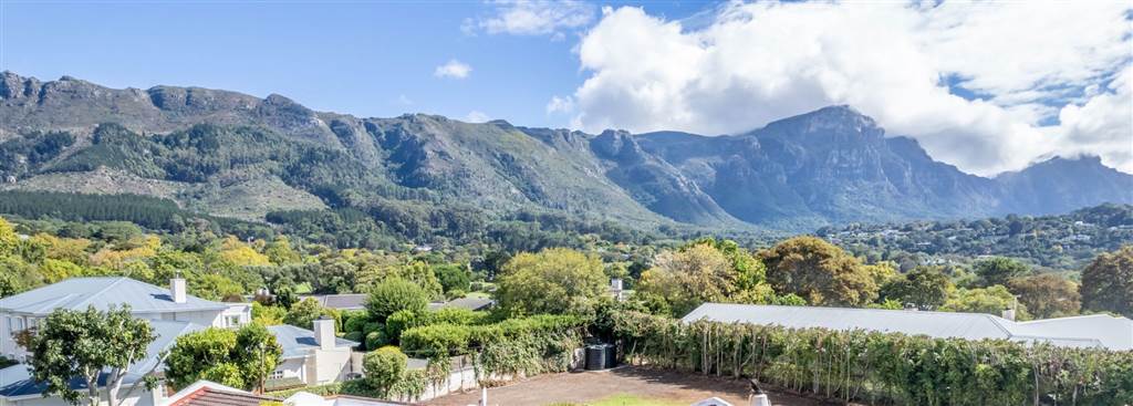 4 Bed House in Constantia Upper  photo number 11