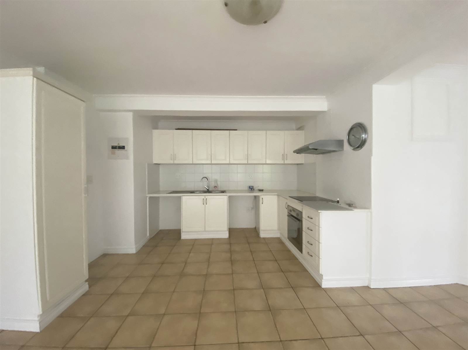 3 Bed Apartment in Hout Bay and surrounds photo number 5
