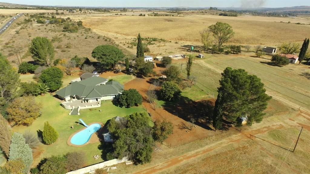 319 ha Farm in Potchefstroom Central photo number 2