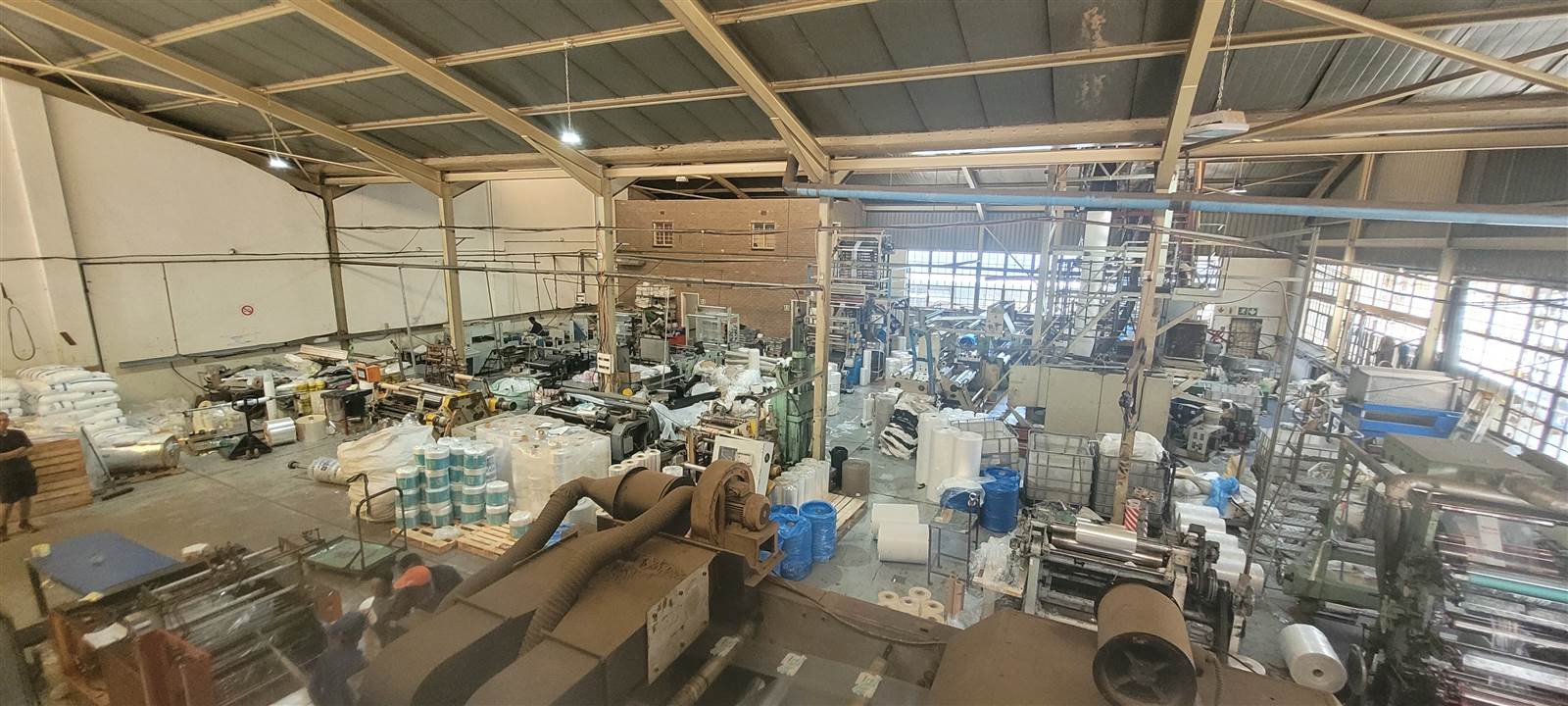 1900  m² Industrial space in Stormill photo number 2