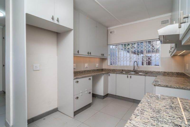 3 Bed Townhouse in Kloof photo number 10