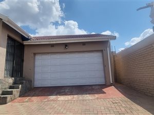 3 Bed House in Bramley View