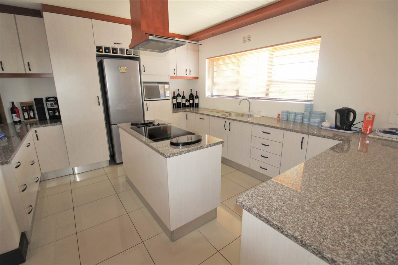 4 Bed House in Middedorp photo number 3