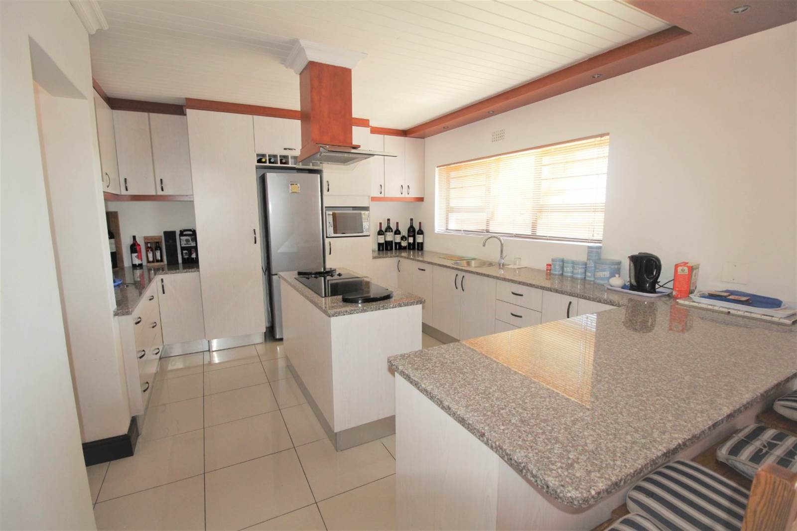 4 Bed House in Middedorp photo number 10
