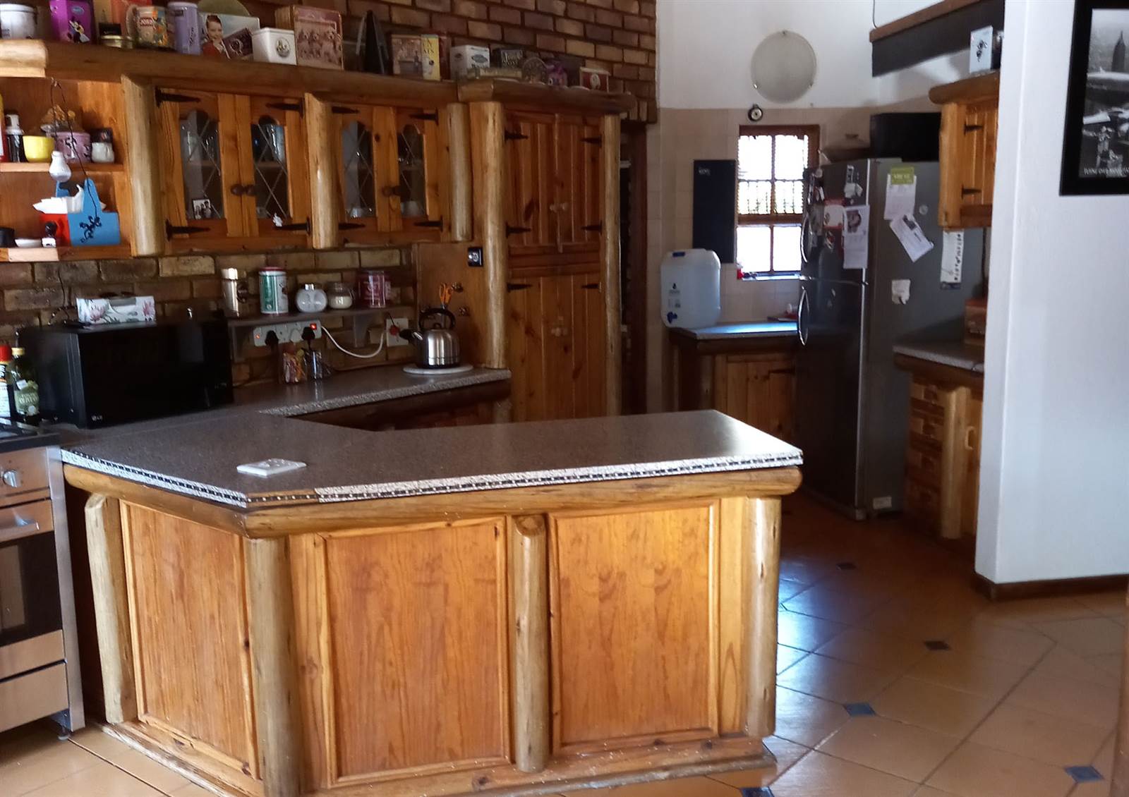 4 Bed Apartment in Garsfontein photo number 7