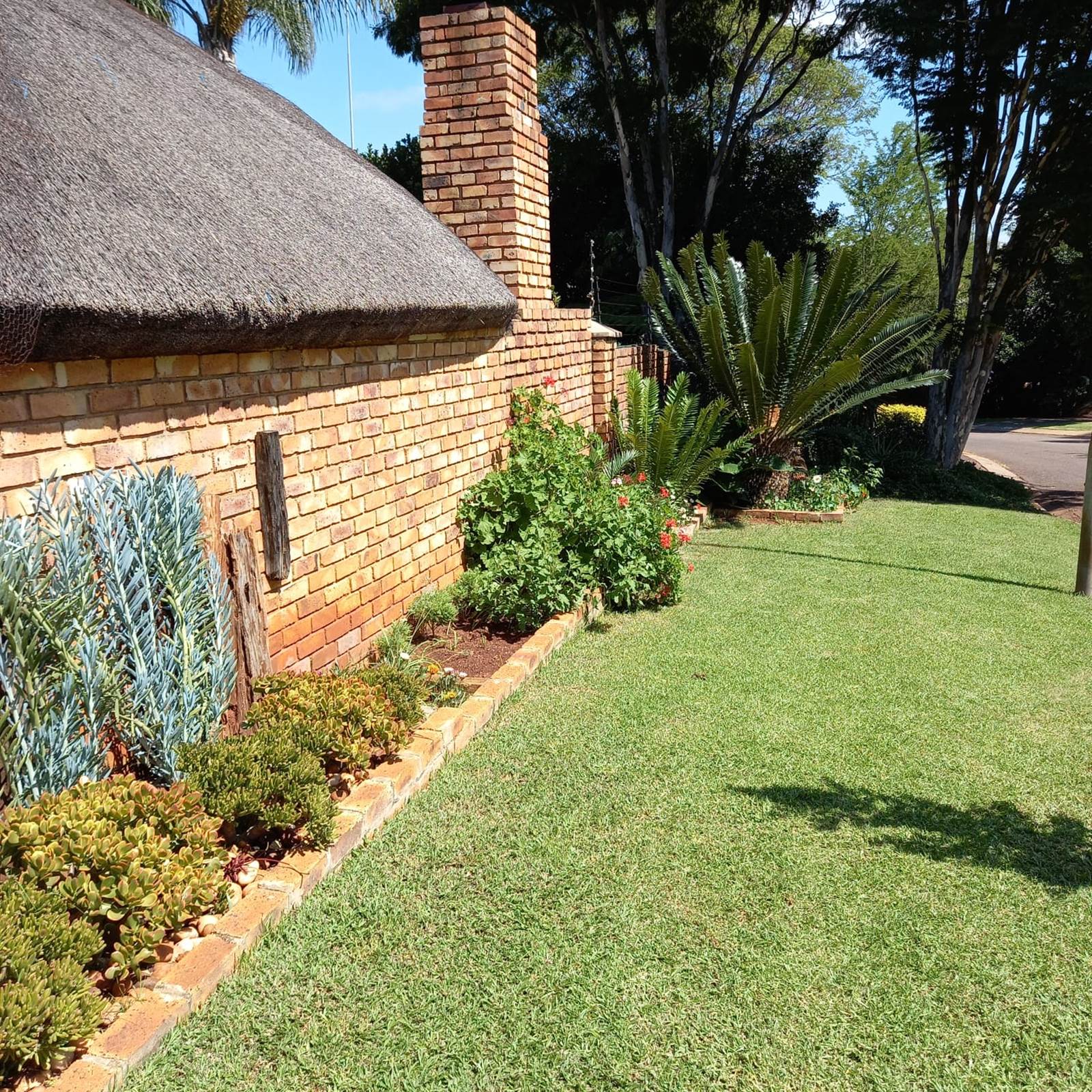 4 Bed Apartment in Garsfontein photo number 6