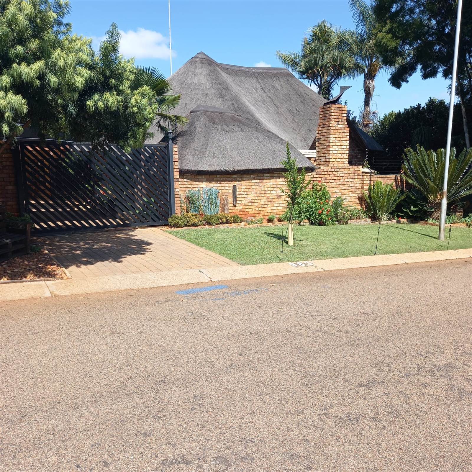4 Bed Apartment in Garsfontein photo number 1