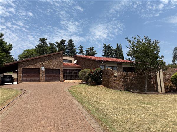 4 Bedroom House 4 Bedroom House