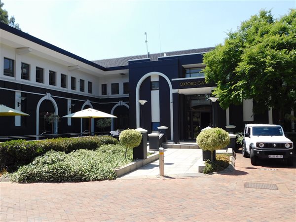 640  m² Commercial space in Hyde Park