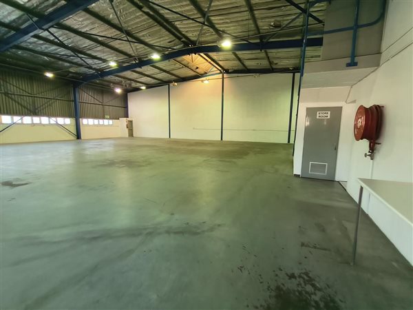 563  m² Industrial space