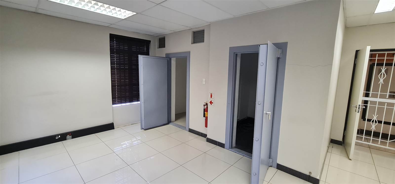 630  m² Commercial space in Rivonia photo number 21