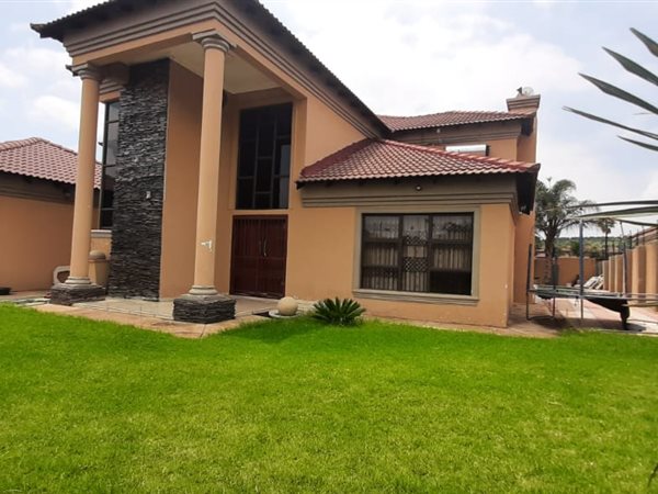 6 Bed House in Serala View