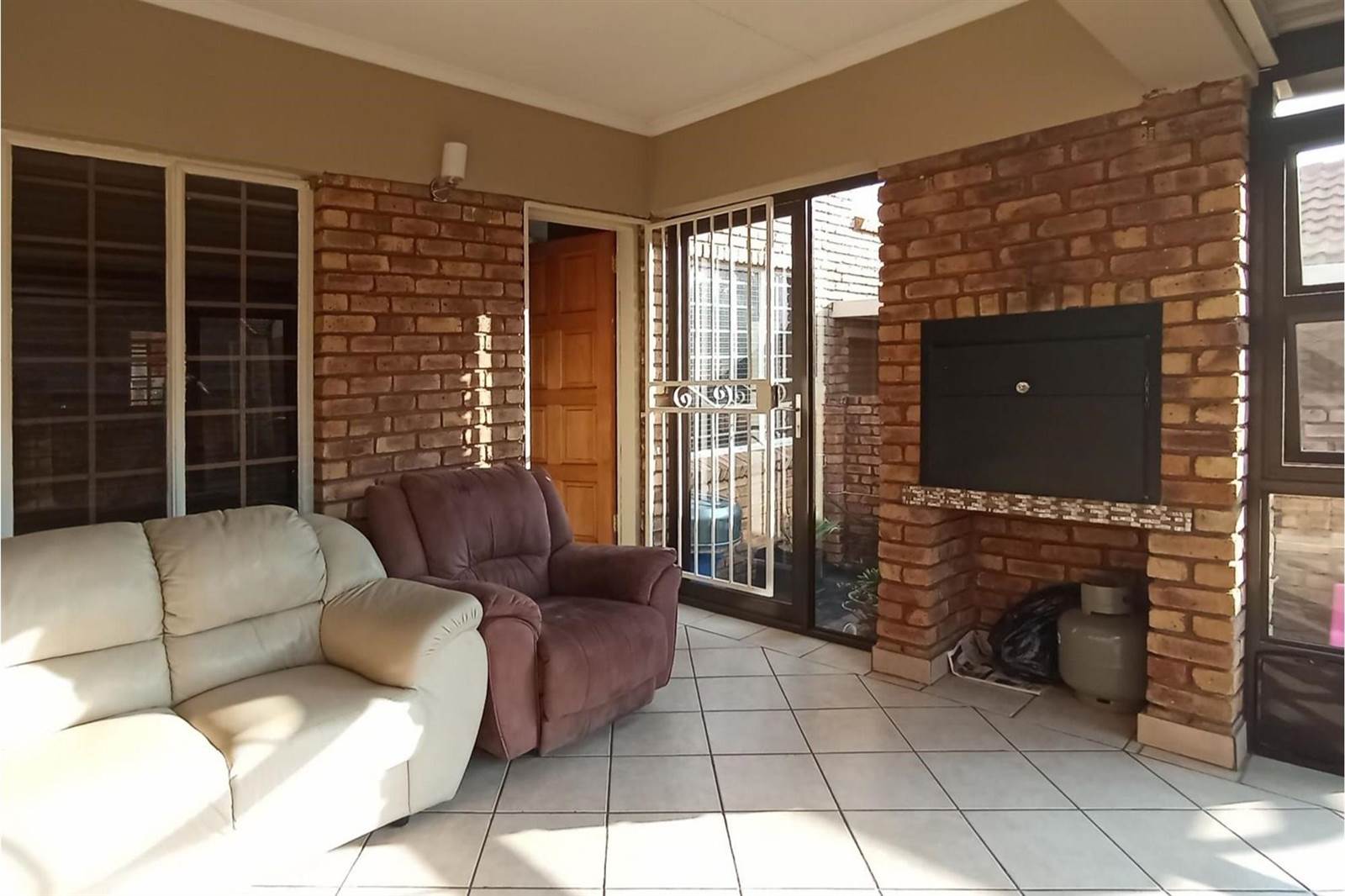 3 Bed Townhouse in Raslouw photo number 17