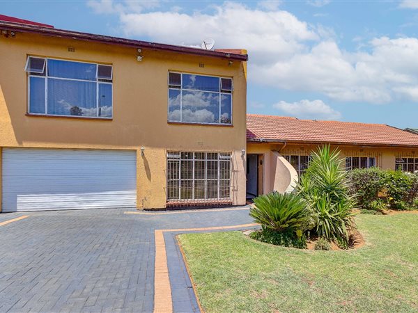 7 Bedroom House 7 Bedroom House