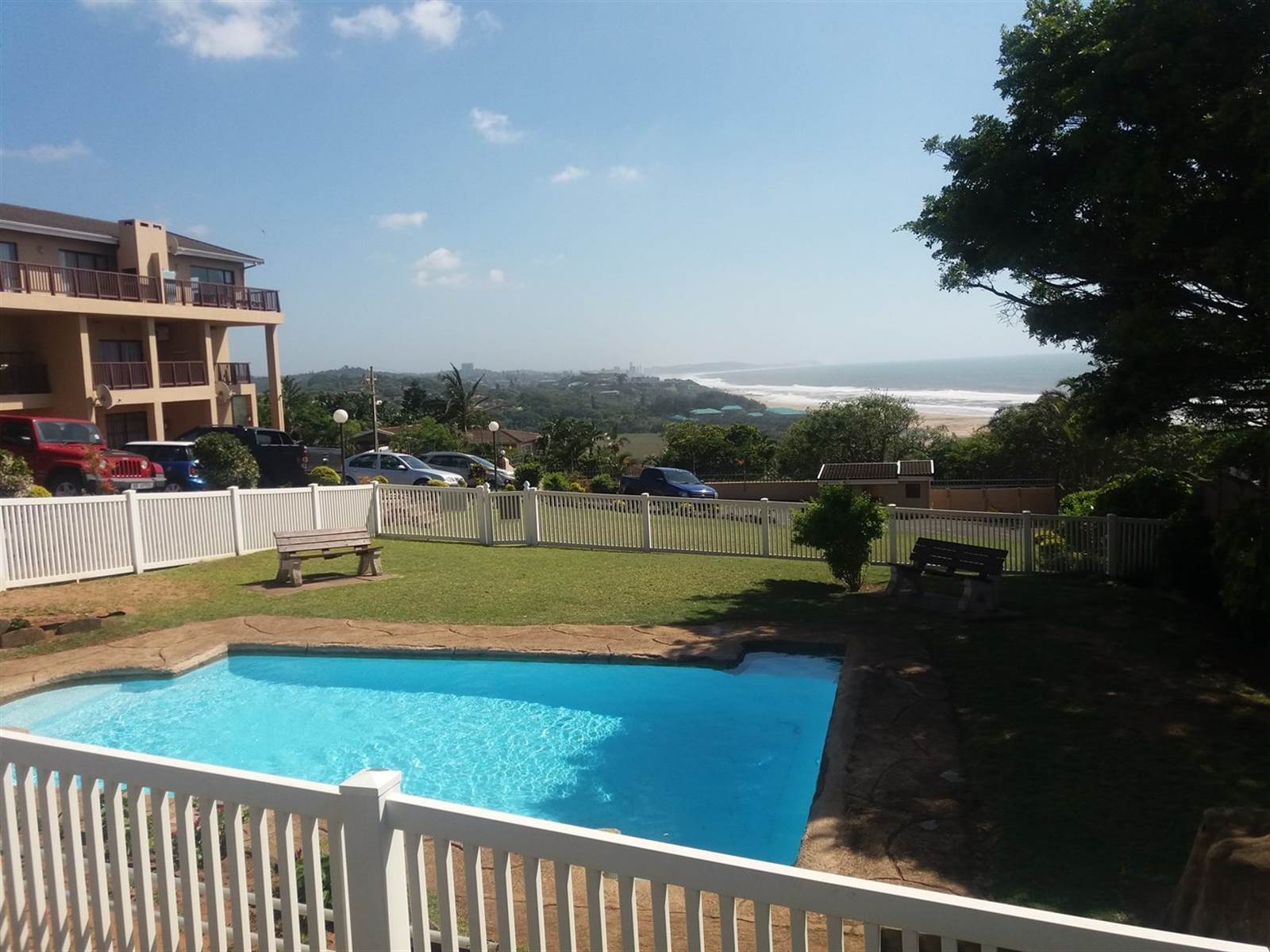 2 Bed Apartment in Illovo Beach photo number 9